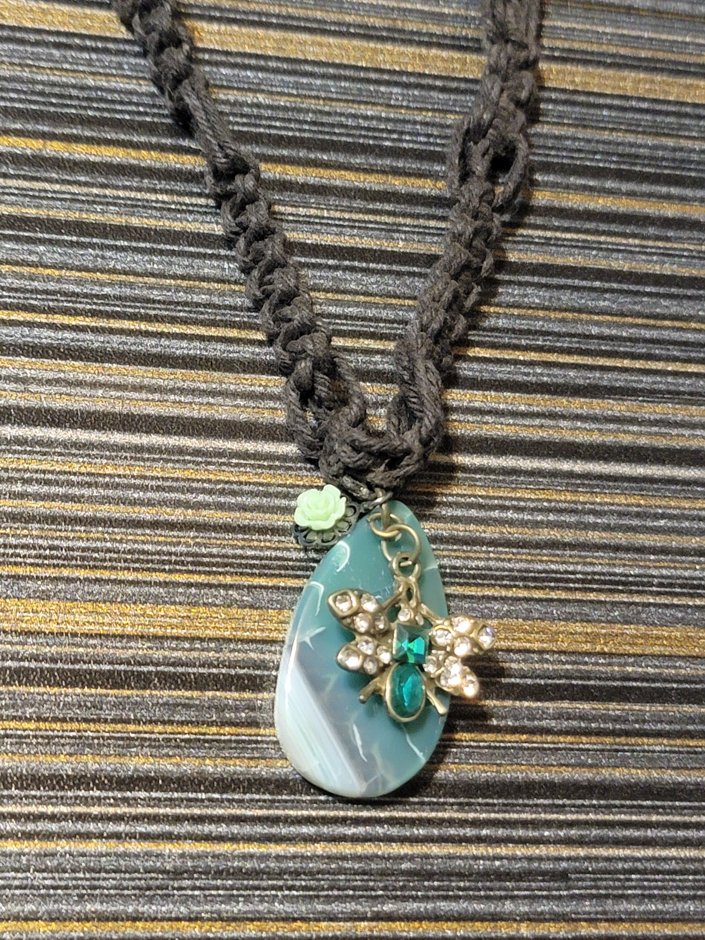 Green Crackle Agate, Bee, Flower Necklace
