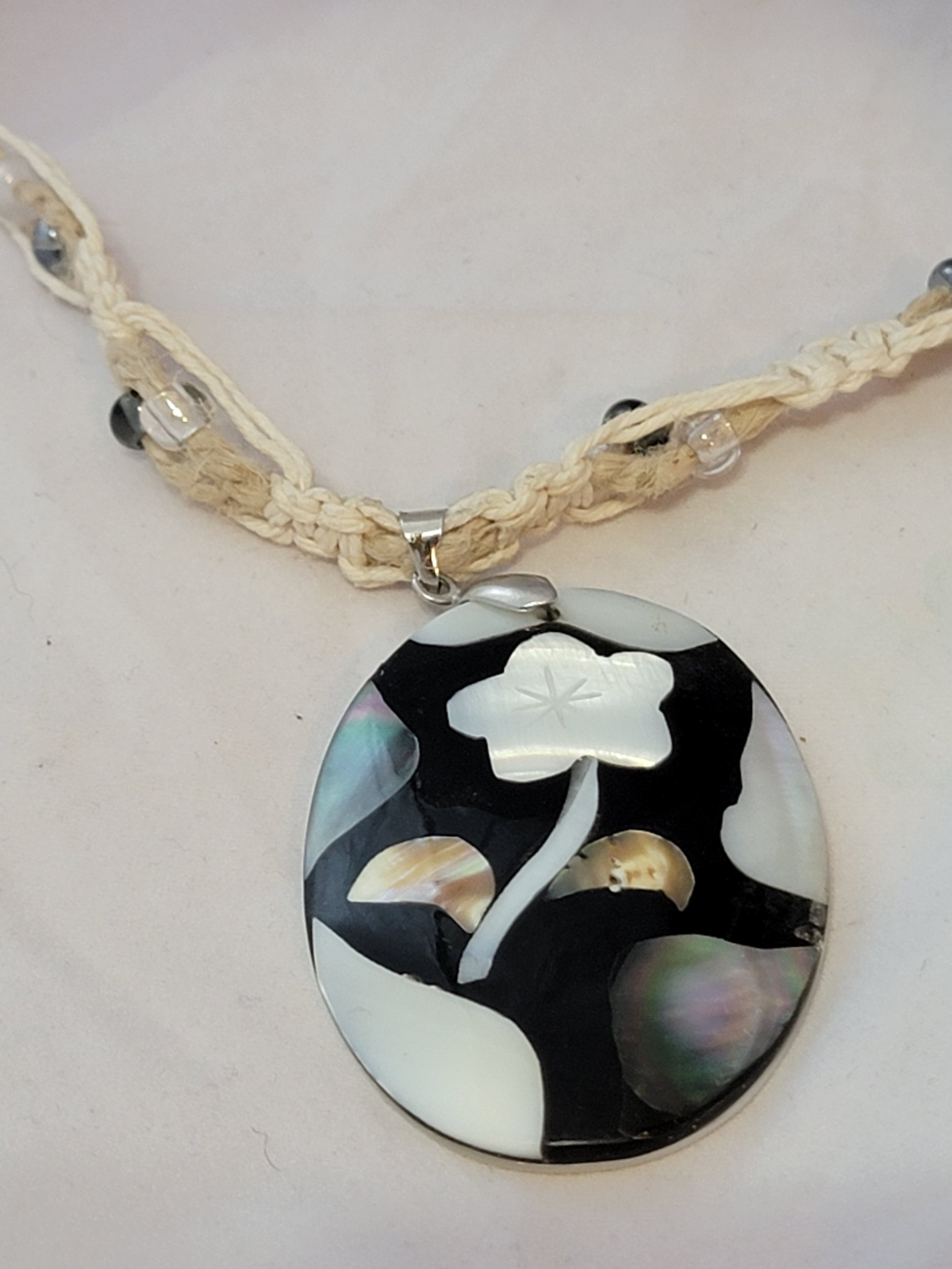 Black White Flower Mother of Pearl Inlay Necklace